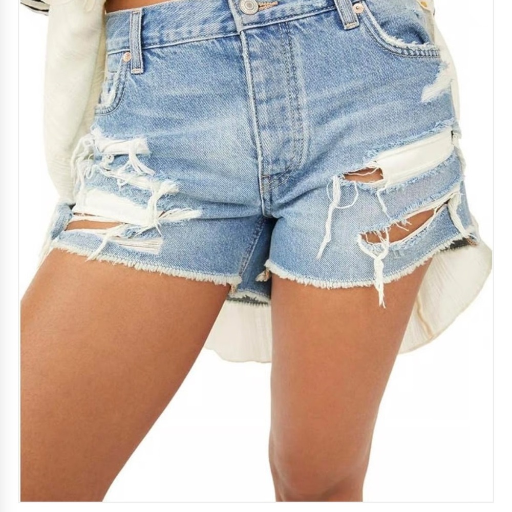 We The Free Maggie Mid Rise Denim Shorts Distressed Frayed Hem 25 GUC